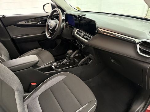 Used 2024 Chevrolet TrailBlazer LS w/ LS Convenience Package FWD image 36
