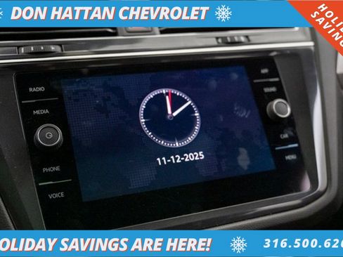 Used 2023 Volkswagen Tiguan SE w/ Panoramic Sunroof Package image 9