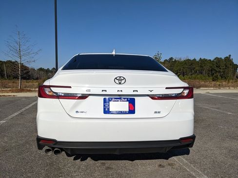 Used 2025 Toyota Camry SE image 19