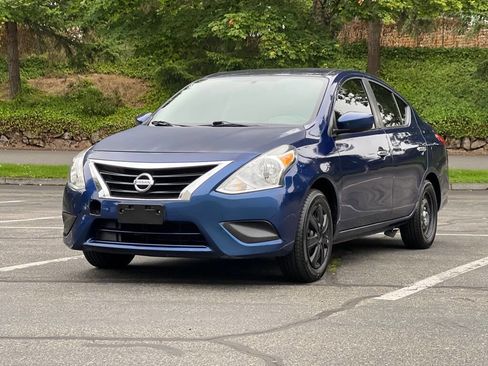 Used 2018 Nissan Versa SV image 1