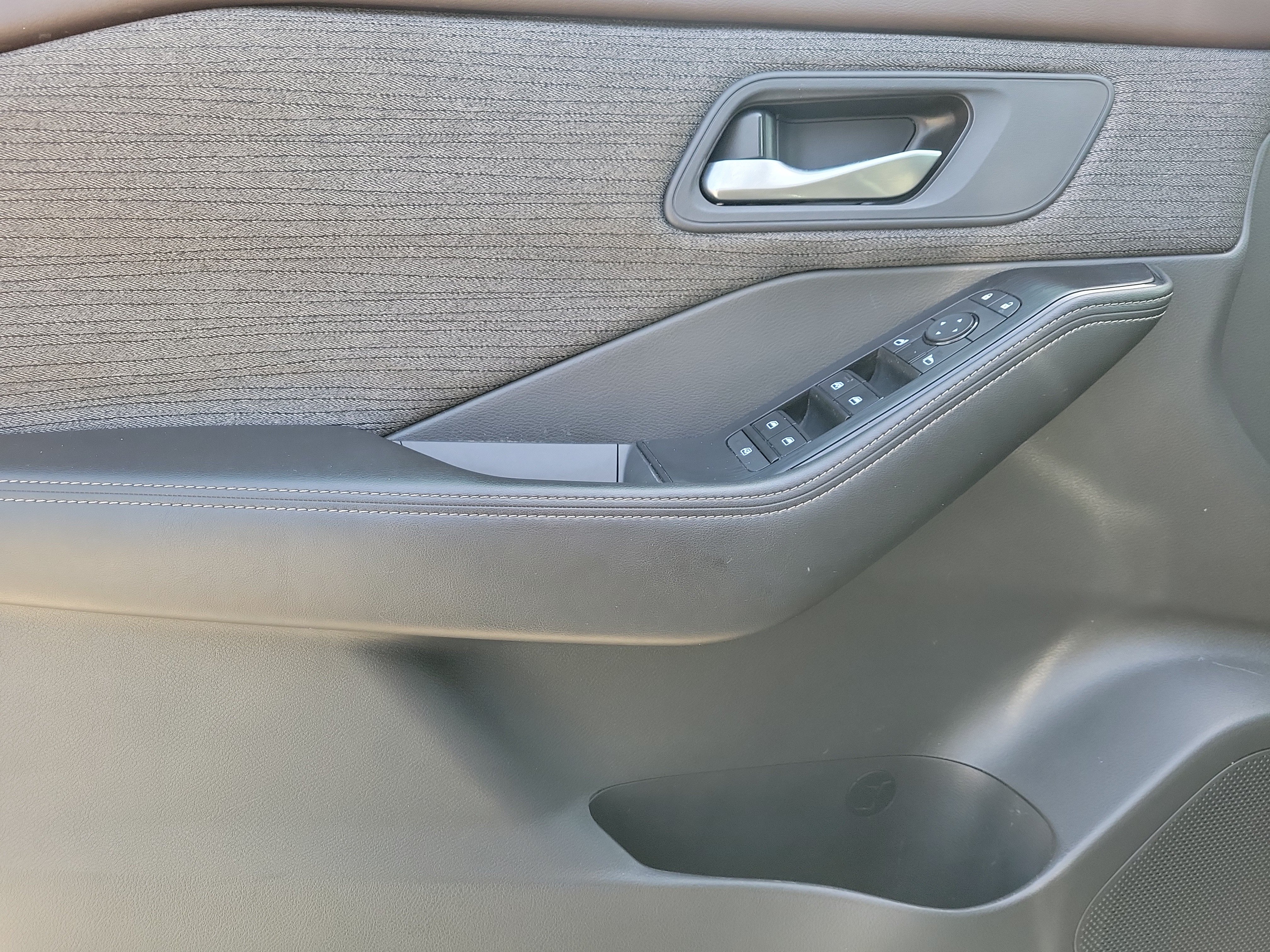 Certified 2022 Nissan Rogue SV FWD image 14