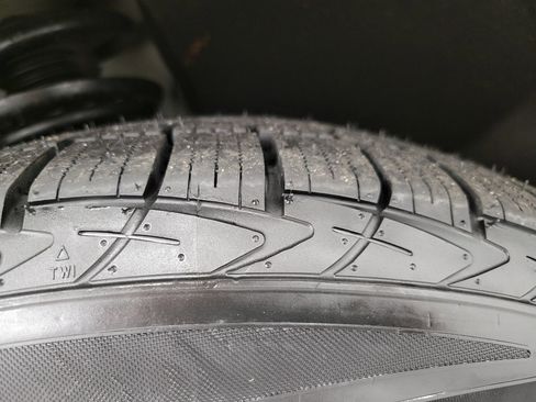 Used 2023 Buick Enclave Essence w/ Experience Buick Package image 4