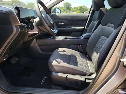New 2026 Nissan Kicks SV w/ SV Premium Package FWD image 17