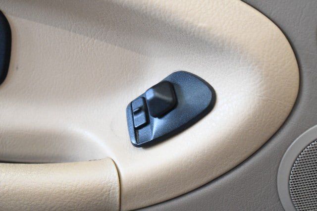 Used 1996 BMW 318i Convertible RWD image 29