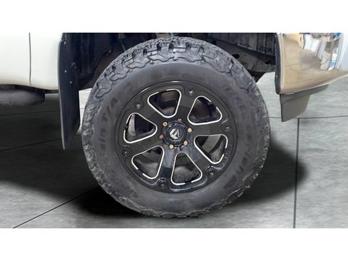 Used 2017 Nissan Titan SV AWD/4WD image 19