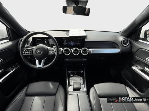Used 2023 Mercedes-Benz EQB 300 4MATIC image 9