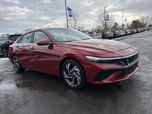 Used 2024 Hyundai Elantra Limited image 13