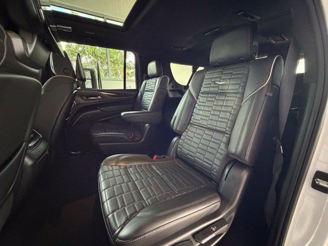 Used 2023 Cadillac Escalade ESV Premium Luxury Platinum AWD/4WD image 28
