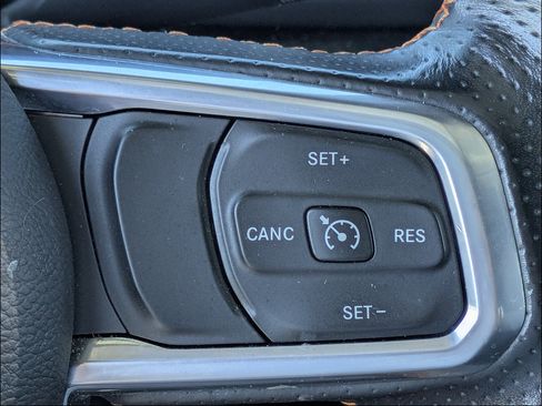 Used 2021 Jeep Gladiator Mojave w/ Uconnect 4C Nav & Sound Group AWD/4WD image 29