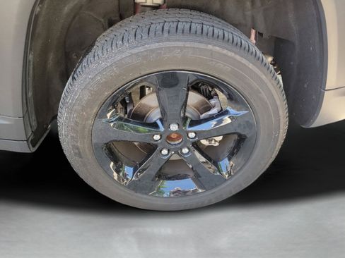 Used 2025 Jeep Grand Cherokee Altitude RWD image 29