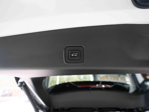 Used 2022 Chevrolet TrailBlazer RS w/ Sun and Liftgate Package image 29