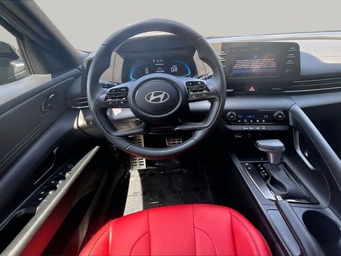 Used 2025 Hyundai Elantra Sport FWD image 5
