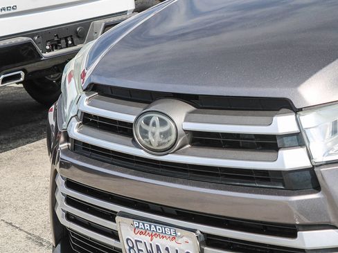 Used 2018 Toyota Highlander Plus FWD image 11