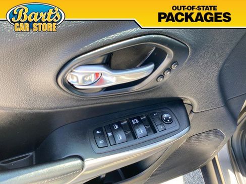 Used 2019 Jeep Cherokee Limited AWD/4WD image 25