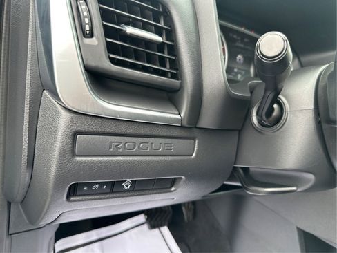 Used 2023 Nissan Rogue S AWD/4WD image 19