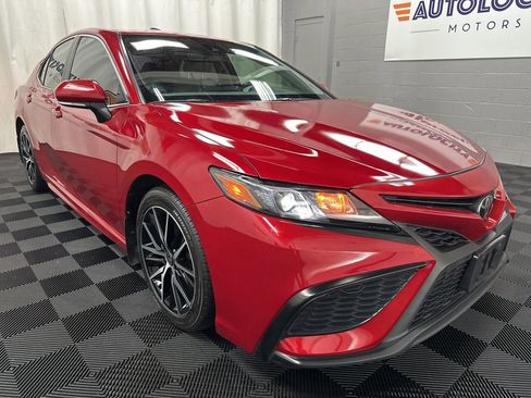 Used 2021 Toyota Camry SE w/ Cold Weather Package image 3
