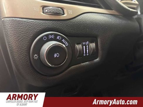 Used 2017 Jeep Cherokee Latitude image 10