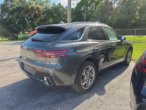 Used 2025 Genesis GV70 2.5T AWD/4WD image 3