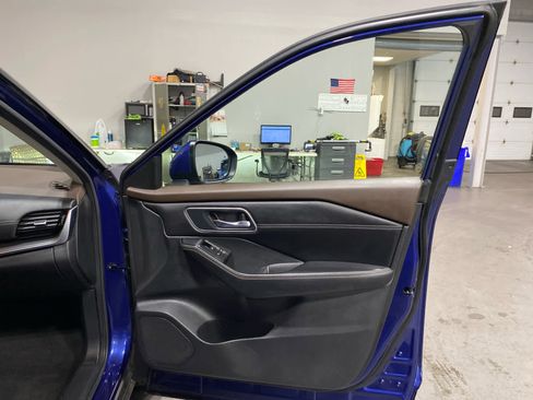 Used 2021 Nissan Rogue SV w/ Premium Package image 28