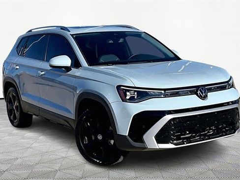 Used 2025 Volkswagen Taos SEL image 11