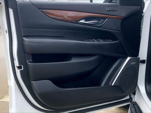 Used 2018 Cadillac Escalade ESV Luxury image 26
