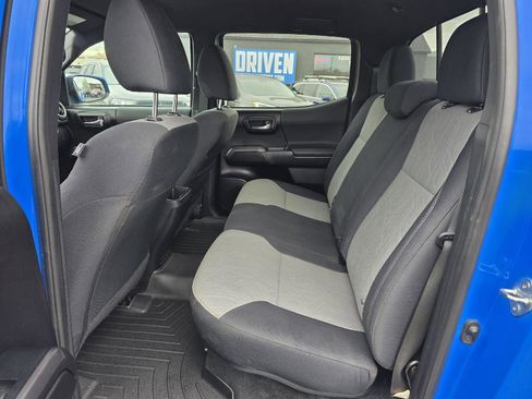 Used 2021 Toyota Tacoma TRD Sport image 13