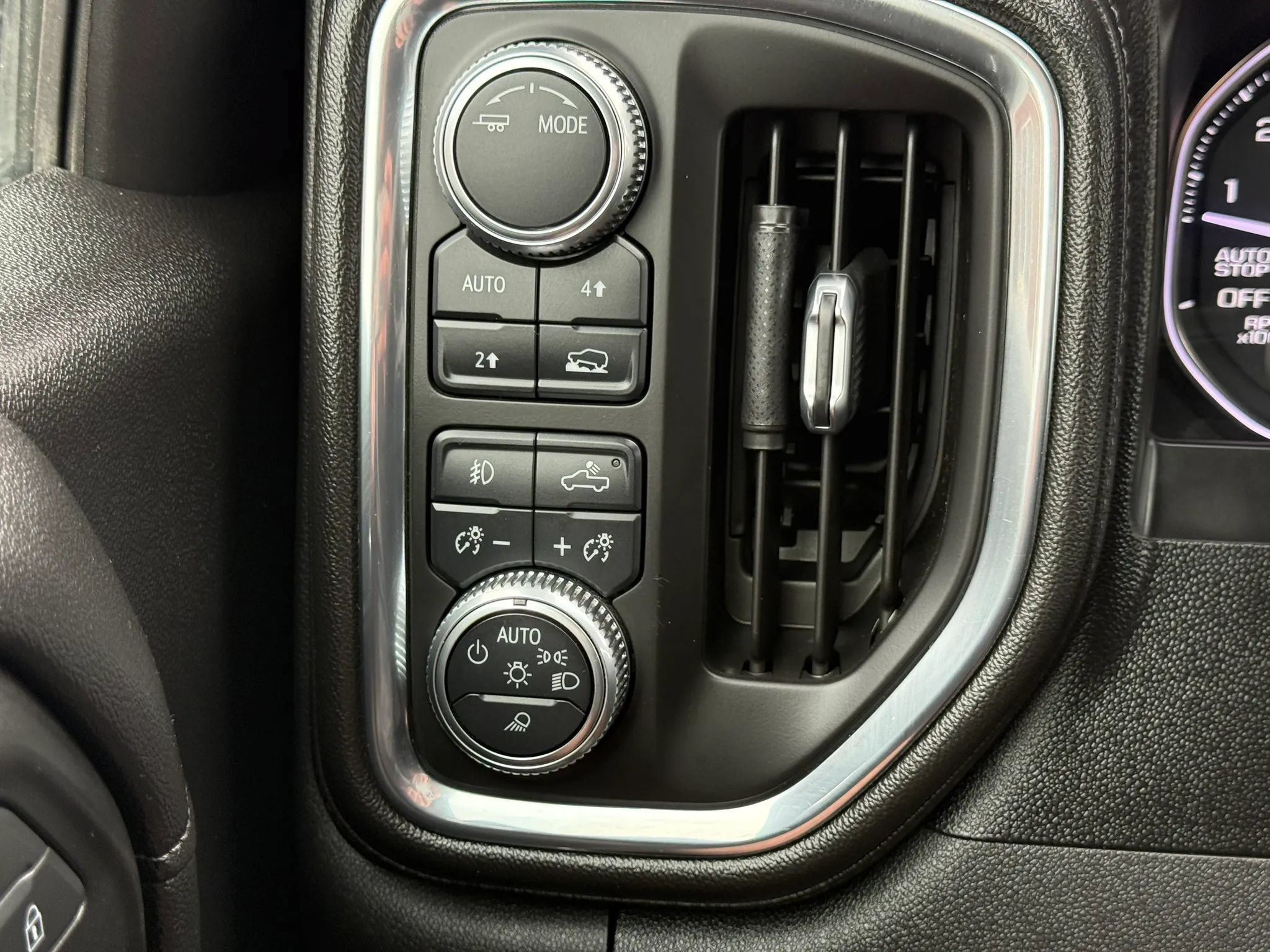Used 2020 GMC Sierra 1500 SLT AWD/4WD image 23