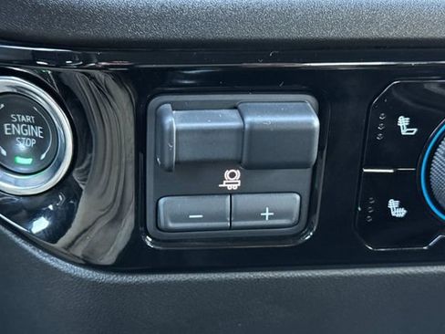 Used 2025 Chevrolet Silverado 2500 LT w/ Convenience Package image 32