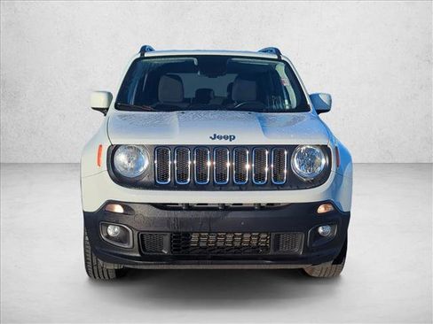 Used 2018 Jeep Renegade Latitude w/ Cold Weather Group image 2
