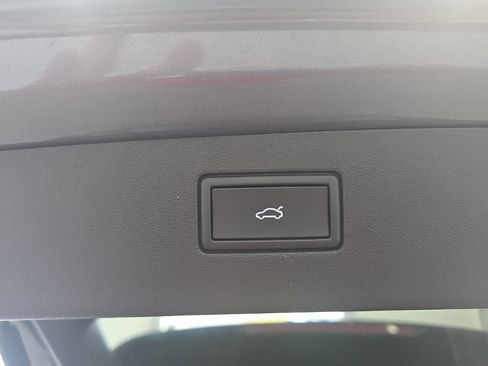 Certified 2025 Volkswagen Tiguan SE w/ Panoramic Sunroof Package AWD/4WD image 20
