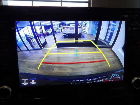 Used 2022 Toyota Corolla Cross XLE image 38