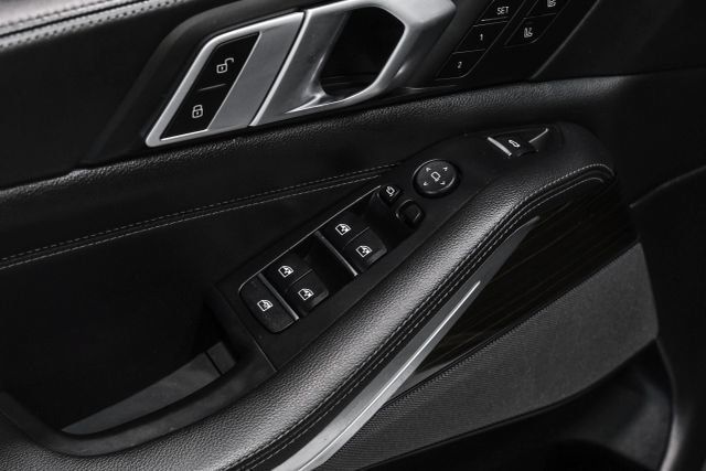 Used 2020 BMW X5 M50i AWD/4WD image 39