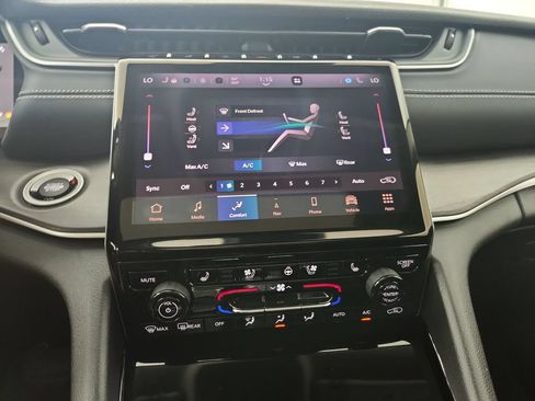 Certified 2023 Jeep Grand Cherokee Limited w/ Luxury Tech Group II AWD/4WD image 30