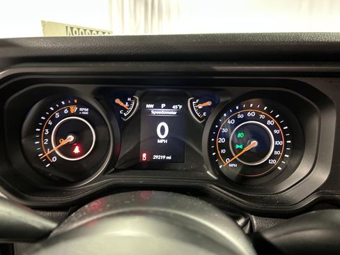 Used 2024 Jeep Gladiator Sport AWD/4WD image 16