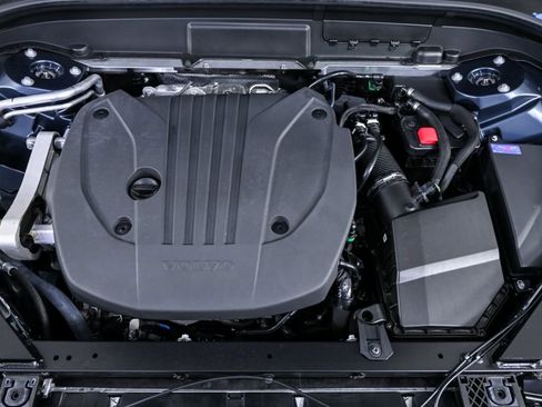 Certified 2026 Volvo XC60 B5 Core image 34