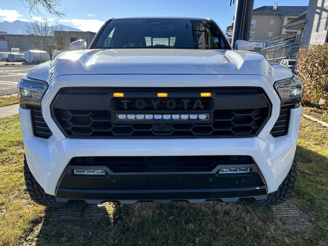 Used 2024 Toyota Tacoma SR5 AWD/4WD image 14