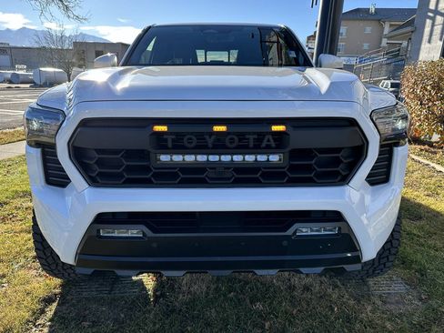 Used 2024 Toyota Tacoma SR5 AWD/4WD image 14