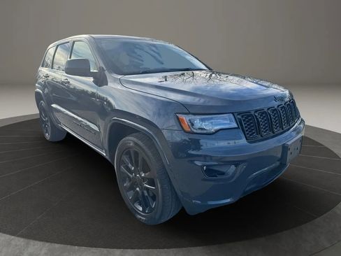 Used 2018 Jeep Grand Cherokee Altitude image 3
