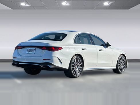 Used 2025 Mercedes-Benz E 350 4MATIC Sedan image 9