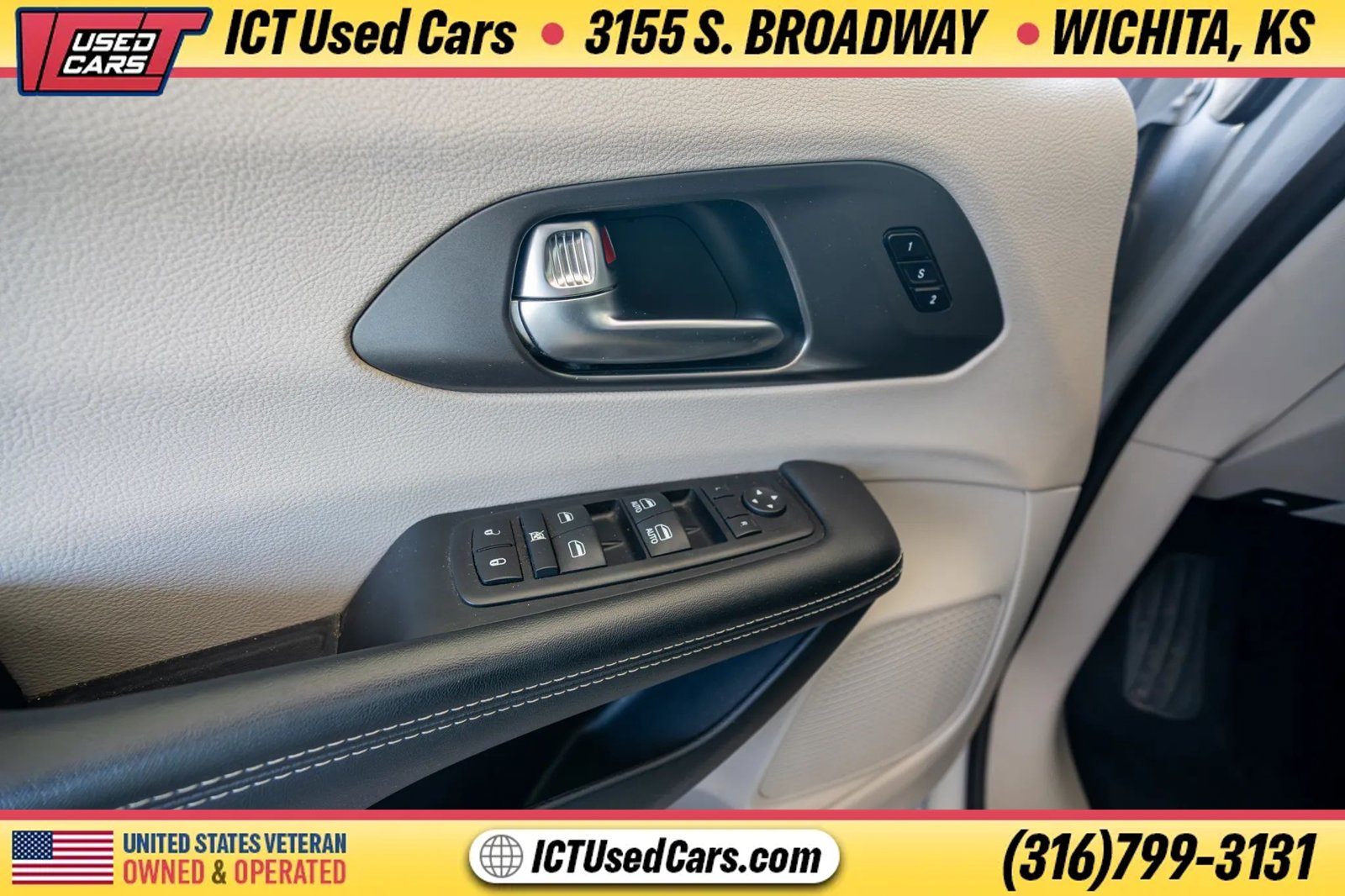 Used 2024 Chrysler Pacifica Touring-L FWD image 17