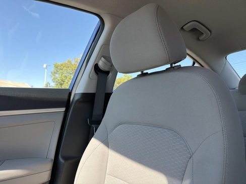 Used 2020 Hyundai Elantra SE FWD image 26