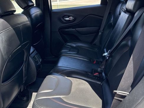Used 2020 Jeep Cherokee Trailhawk w/ Cold Weather Group AWD/4WD image 19