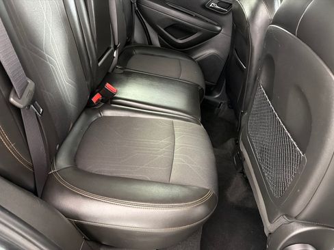 Used 2018 Chevrolet Trax LT w/ LT Convenience Package FWD image 17