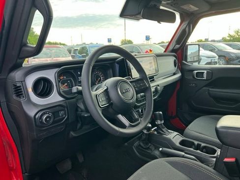 Used 2025 Jeep Wrangler Sport AWD/4WD image 2