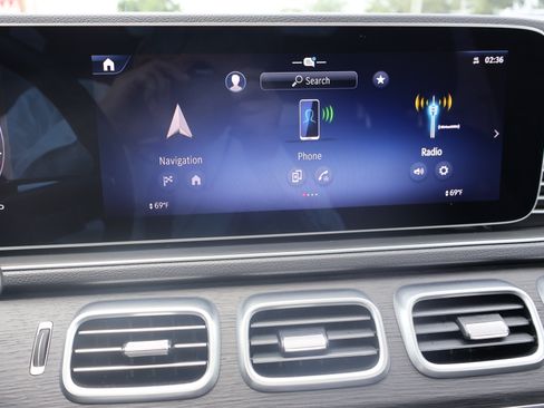 Certified 2025 Mercedes-Benz GLE 450e 4MATIC w/ Driver Assistance Package image 37