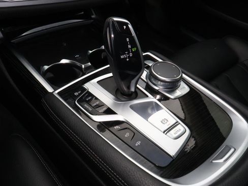 Used 2022 BMW 740i image 27