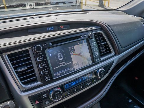Used 2019 Toyota Highlander Limited image 28