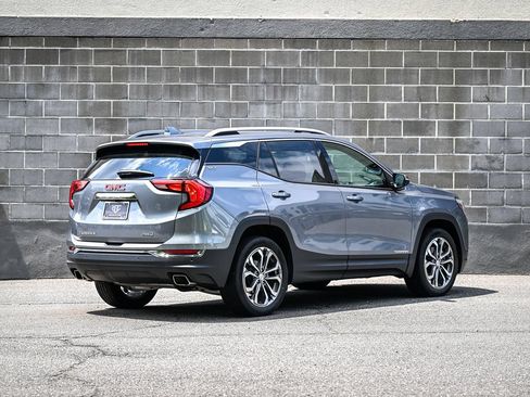 Used 2020 GMC Terrain SLT w/ Preferred Package AWD/4WD image 3