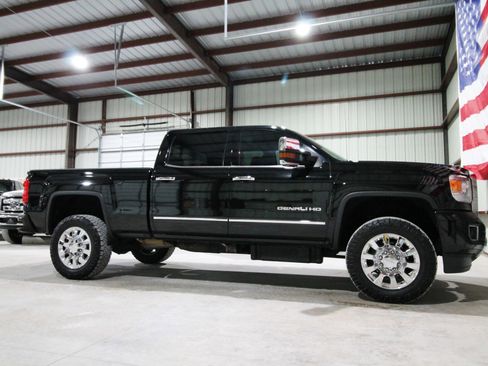 Used 2016 GMC Sierra 2500 Denali w/ Duramax Plus Package image 14