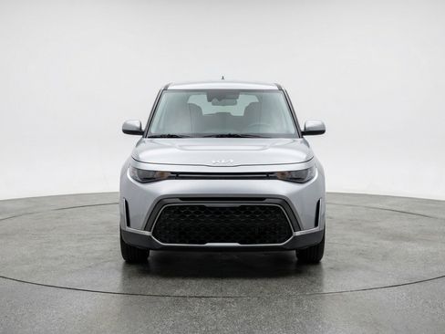 Used 2025 Kia Soul LX w/ LX Technology Package image 2